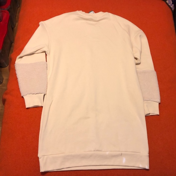 Host Pick ✨✨✨Ivory white sherpa detail sleeves oversized dress / long dress - Picture 8 of 9